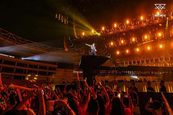华晨宇携数万歌迷共赴十年庆典 以热情与使命持续发力音乐创作(图3)