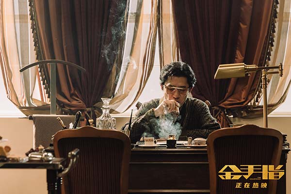 电影《金手指》曝“玩得起”片段 梁朝伟嚣张挑衅遭刘德华狠话回击(图2)