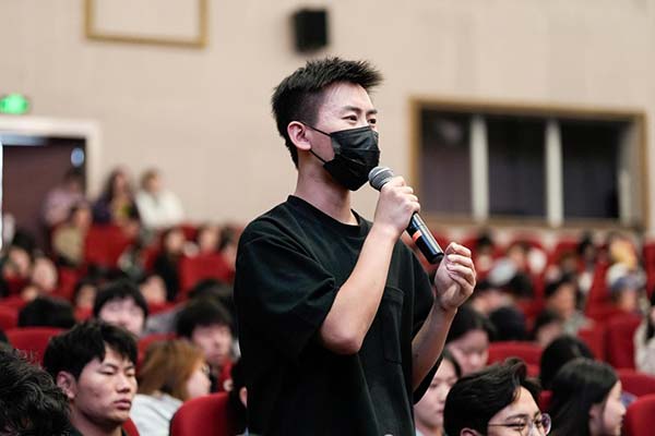 川影师生提问2.jpg