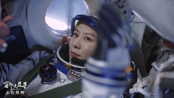 豆瓣8.6高分认证！《窗外是蓝星》以极致真实定义年度银幕奇迹(图6)
