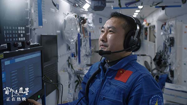 豆瓣8.6高分认证！《窗外是蓝星》以极致真实定义年度银幕奇迹(图8)